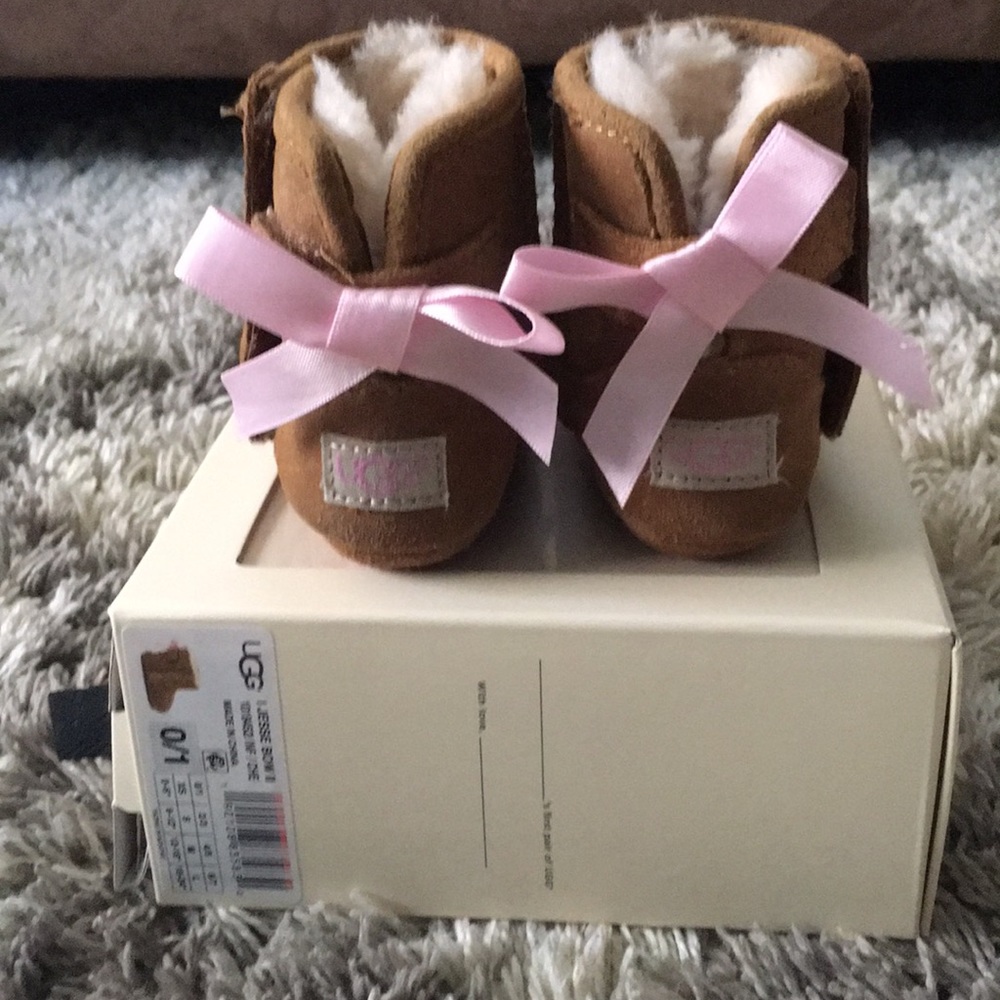 Jesse Bow II baby Uggs size 0/1